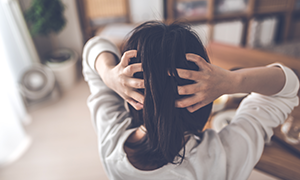 強い“イライラ”や“怒り”で攻撃的になってしまうのも実はうつ病の症状だった