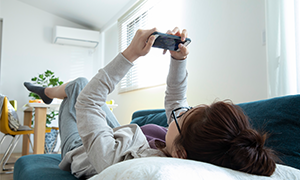 ゲームとインターネットの密な関係。ゲーム依存やネット依存に陥りやすいので注意が必要？