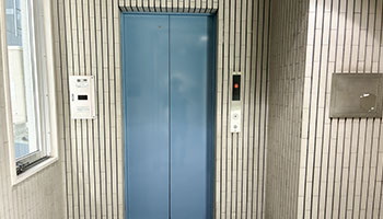 エレベーター入口