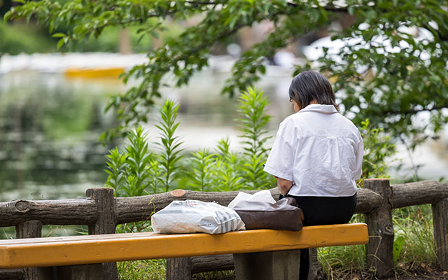 仕事に行きたくない・家にいたいときの対処法は？　原因や休む際の連絡例を解説