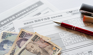 傷病給付金は退職後も受け取れます。休職中からの継続給付のポイントなども解説